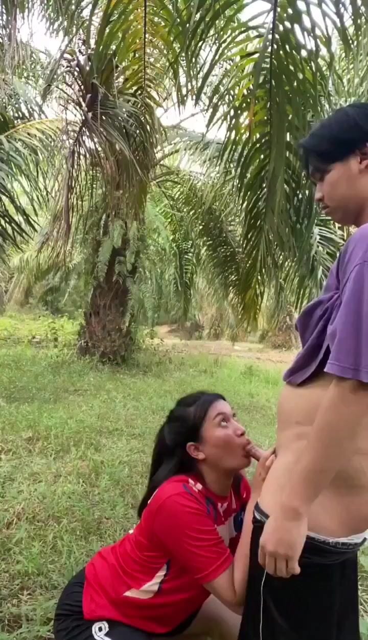 Dụ dỗ vợ thằng khác ra vườn vắng đụ cho sướng con cặc.